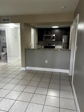 7035 NW 186th St in Hialeah, FL - Building Photo - Building Photo