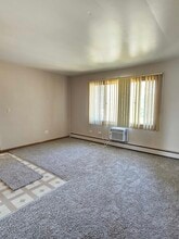 1335 Abbott Dr in Elgin, IL - Building Photo - Building Photo