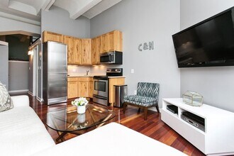 12 Stoneholm St in Boston, MA - Foto de edificio - Building Photo