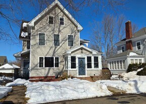 674 Main St in Branford, CT - Building Photo