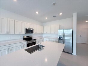 388 Sol Vis Dr in Dundee, FL - Building Photo - Building Photo