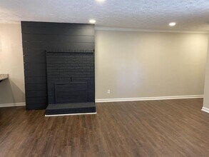 2323 Ward St SE-Unit -10 in Smyrna, GA - Foto de edificio - Building Photo