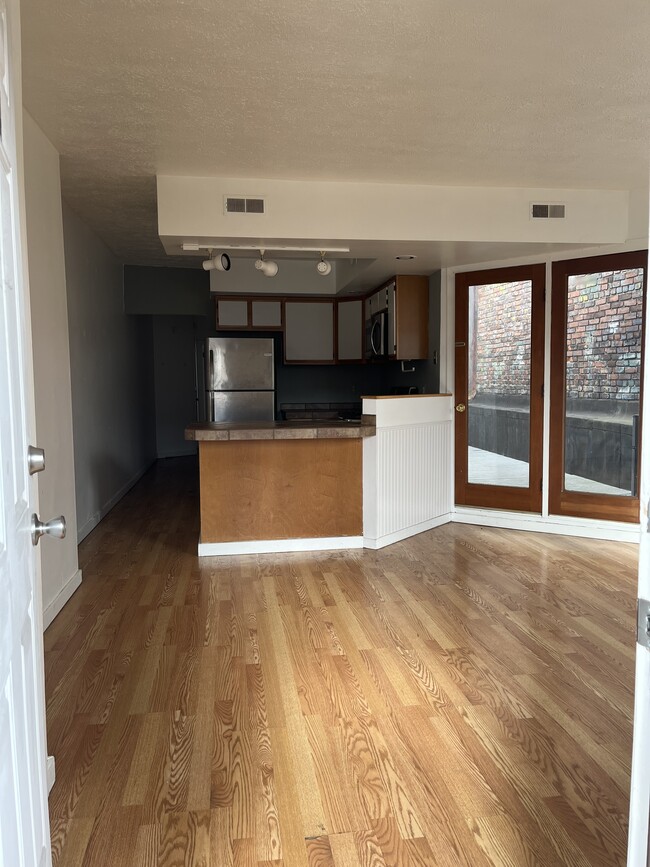 2334 E Carson St, Unit 2334 E Carson