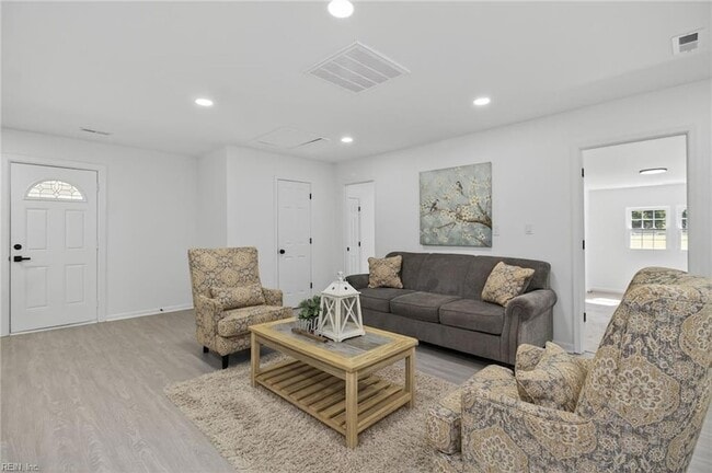 13648 Track Ln in Smithfield, VA - Building Photo - Building Photo