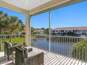 1051 Egrets Walk Cir in Naples, FL - Foto de edificio - Building Photo