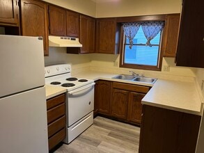 1829 Manor Haus Ct in Goshen, IN - Foto de edificio - Building Photo