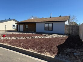 840 Bravo Ct SE in Rio Rancho, NM - Building Photo