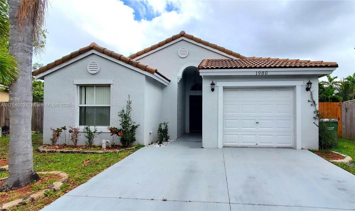 1980 SE 11th St in Homestead, FL - Foto de edificio