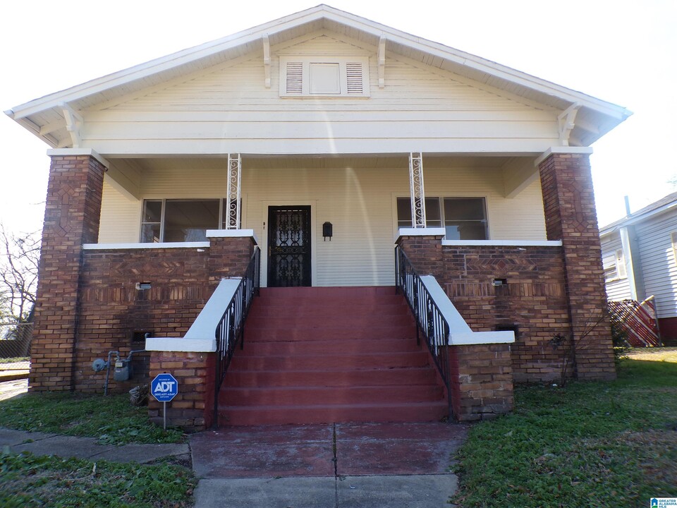 613 5th St in Forestdale, AL - Building Photo