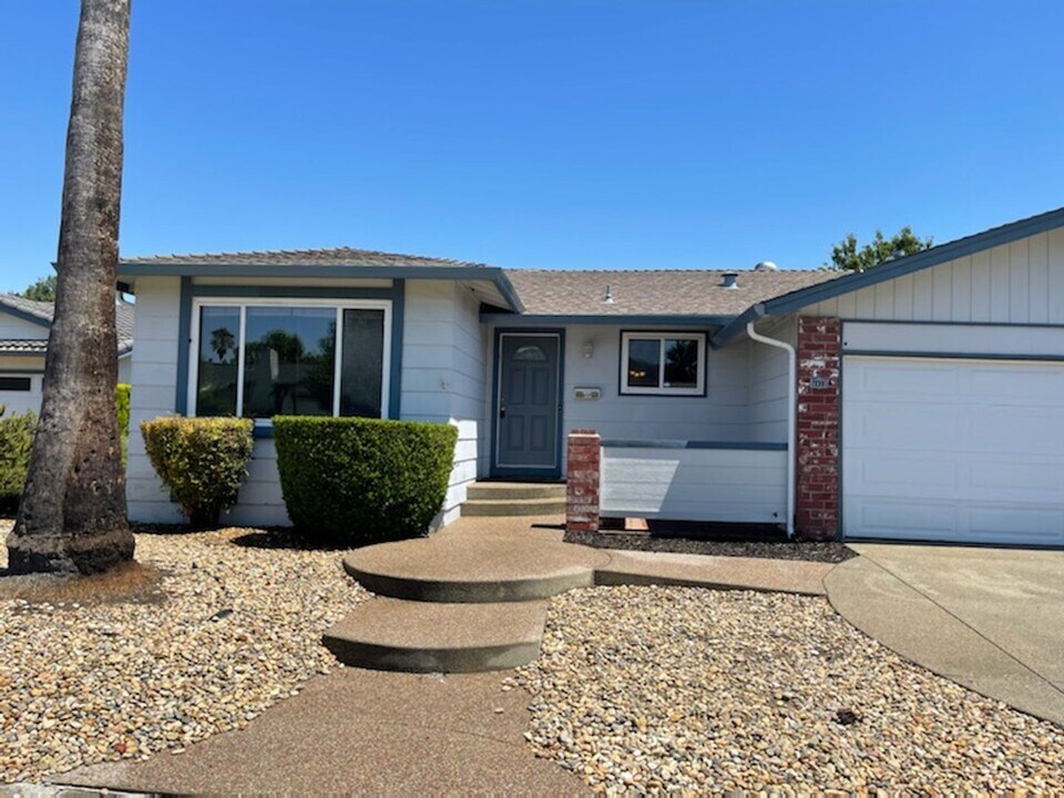 4051 Crest Ct in Pleasanton, CA - Building Photo