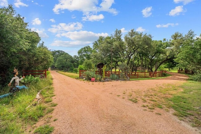 13700 Ranch to Market Rd 150 in Driftwood, TX - Building Photo - Building Photo