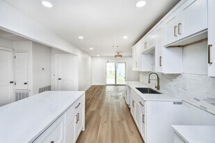 7210 Lumber Jack Dr in Houston, TX - Building Photo