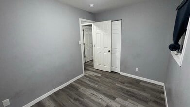 93 Elmwood Dr E in Chicago Heights, IL - Foto de edificio - Building Photo