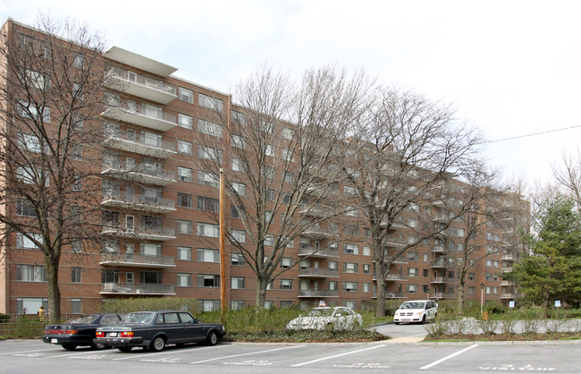 Eleven Slade Apartments in Pikesville, MD - Building Photo - Building Photo