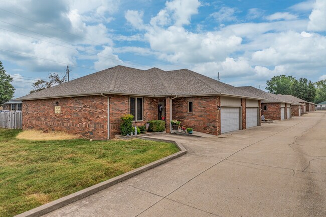 Kickapoo Prairie Retirement in Springfield, MO - Building Photo - Building Photo