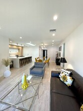 6143 Carpenter Ave in North Hollywood, CA - Foto de edificio - Building Photo