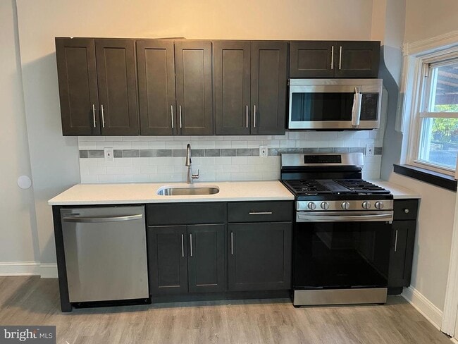 532 E Mayland St in Philadelphia, PA - Foto de edificio - Building Photo