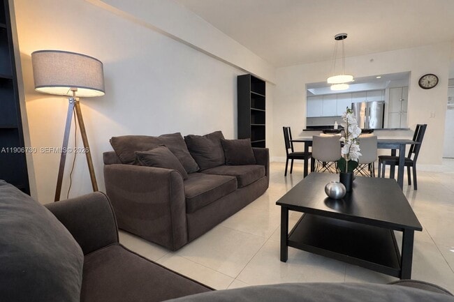 17375 Collins Ave in Sunny Isles Beach, FL - Building Photo - Building Photo