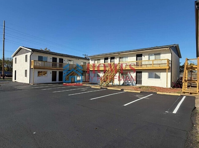 Crescent Court Apartments