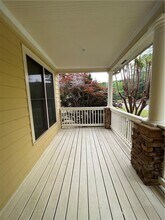 1357 Eubanks Ave in East Point, GA - Foto de edificio - Building Photo