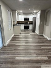 7104 Ingleside Dr in Port Richey, FL - Building Photo - Building Photo