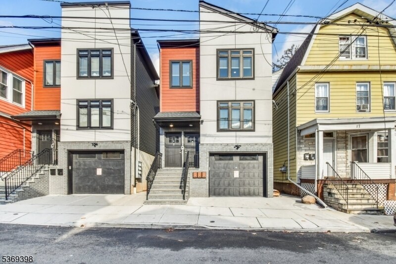 19 Shaw Ave in Newark, NJ - Building Photo