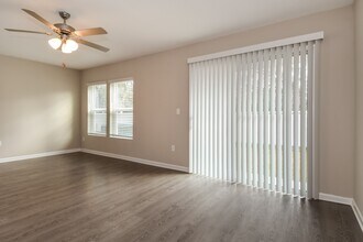 12719 Camden Rd in Jacksonville, FL - Foto de edificio - Building Photo