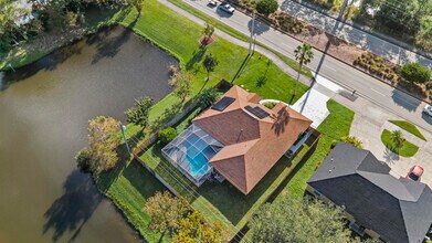 2141 SW Bayshore Blvd in Port St. Lucie, FL - Building Photo - Building Photo