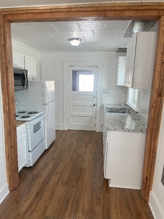 18 W Pacific St in East Helena, MT - Building Photo