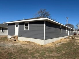 317 E 13th St, Unit A in Hays, KS - Building Photo