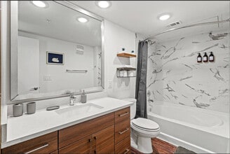 120 N Madison Ave in Dallas, TX - Foto de edificio - Building Photo