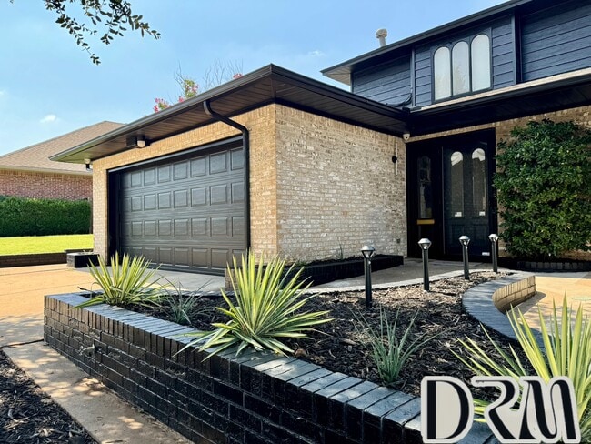 property at 5909 N Ross Ave