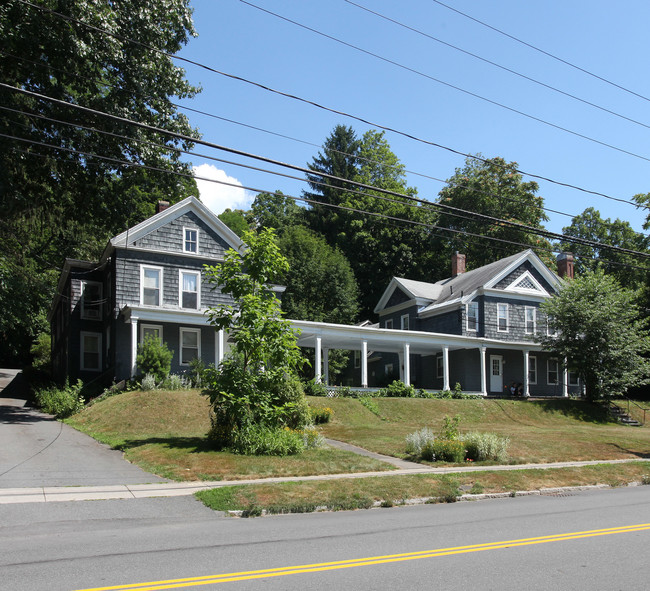 33 High St in Greenfield, MA - Foto de edificio - Building Photo