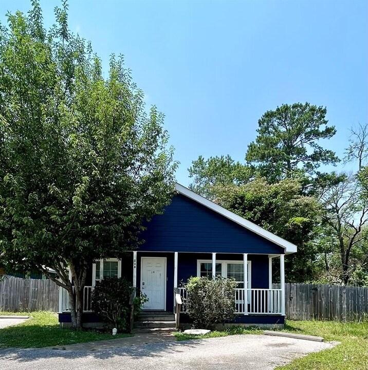 138 Varsity Cir in Huntsville, TX - Building Photo