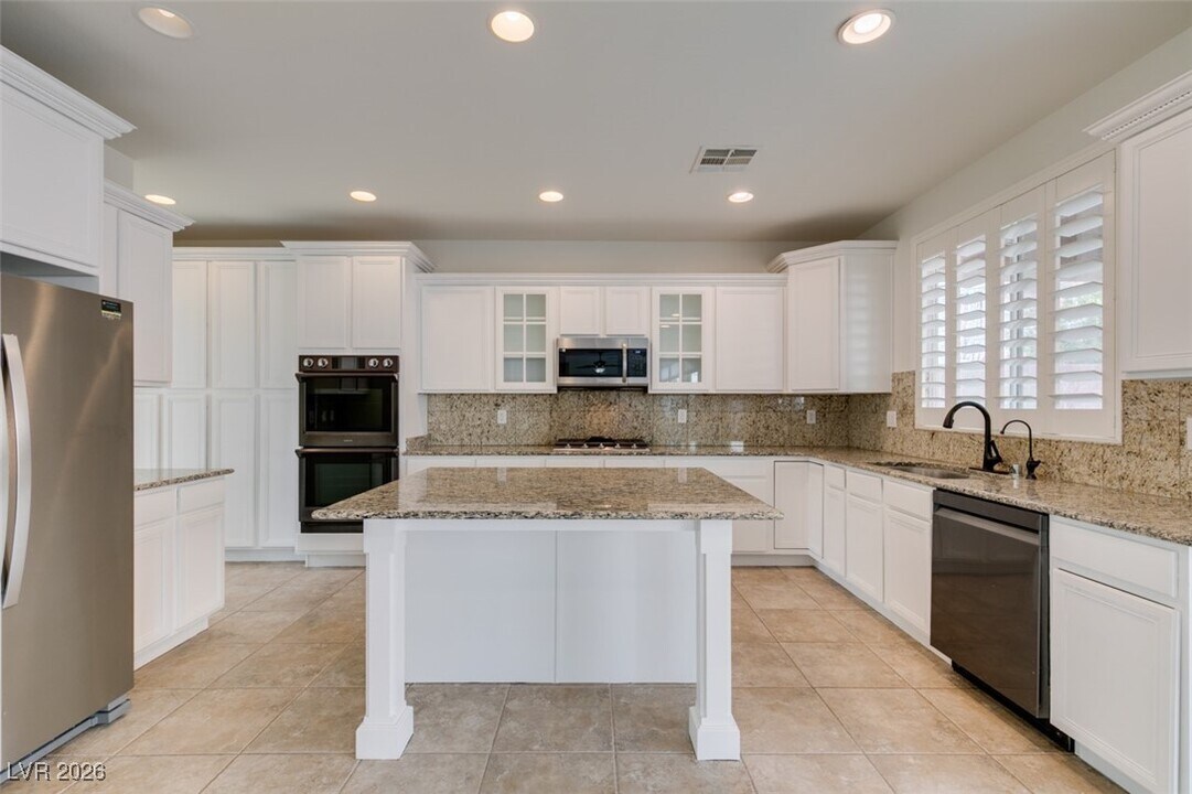 8676 Moreno Mountain Ave in Las Vegas, NV - Building Photo