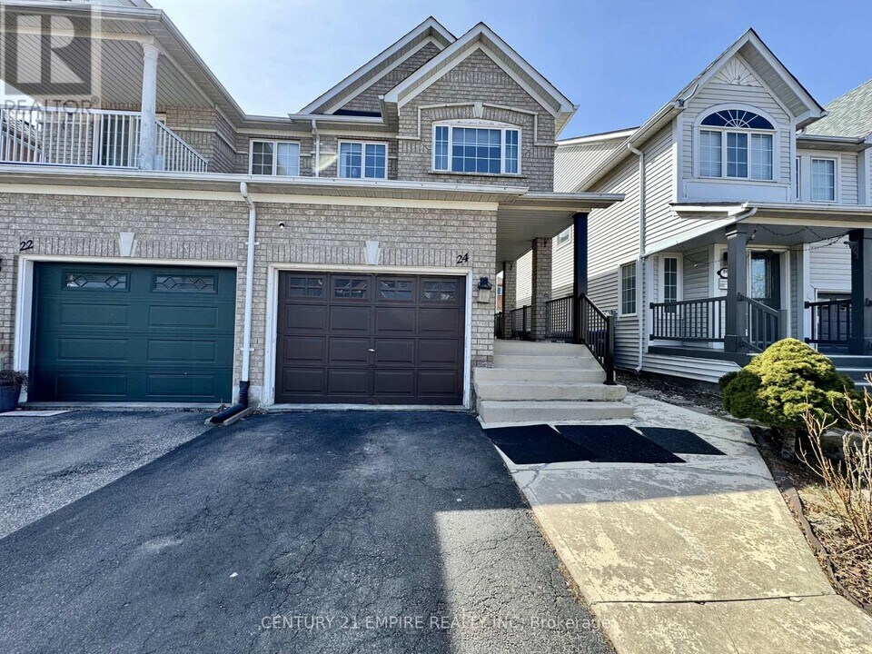 24 Tiller Trail in Brampton, ON - Building Photo