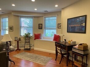 25 Chase St-Unit -B in Newton, MA - Building Photo - Building Photo