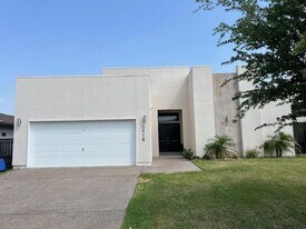 3918 Ivana Ct in Laredo, TX - Building Photo