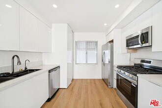 919 S Sherbourne Dr in Los Angeles, CA - Building Photo - Building Photo