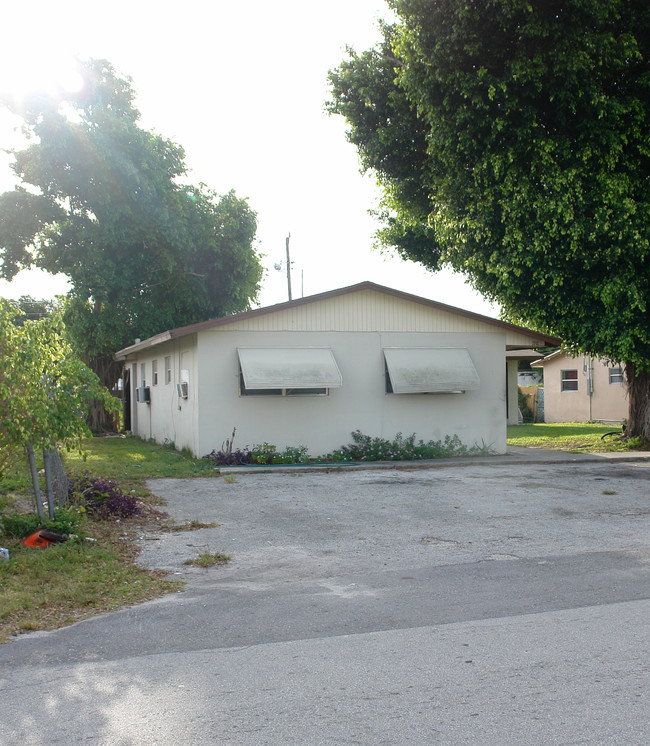 1916-1922 SW 41st Ave in Fort Lauderdale, FL - Building Photo - Building Photo