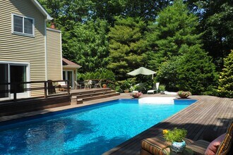 189 Northside Dr in Sag Harbor, NY - Building Photo - Building Photo