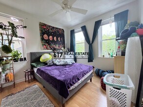 1409 Commonwealth Ave, Unit 403 in Boston, MA - Foto de edificio - Building Photo