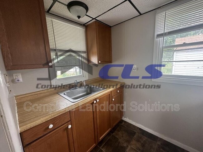 property at 916 Kussner St