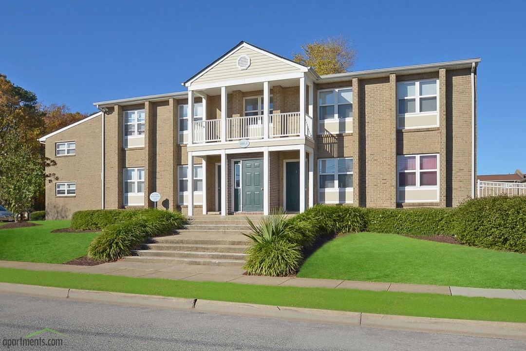 Admiral's Way Apartments in Norfolk, VA - Foto de edificio