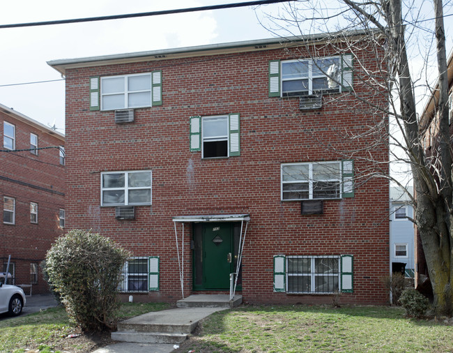 753 Grove St in Irvington, NJ - Foto de edificio - Building Photo