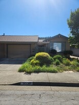 6530 Stonecroft Terrace in Santa Rosa, CA - Building Photo
