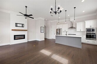 109 Village Green Ave in Woodstock, GA - Foto de edificio - Building Photo