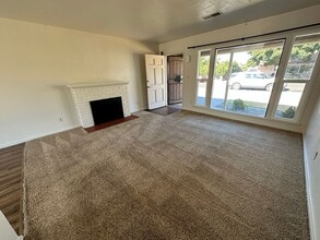 1750 Lois Way in Ceres, CA - Building Photo - Building Photo