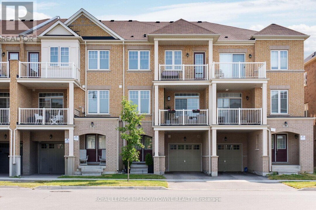 21 Labrish Rd in Brampton, ON - Building Photo