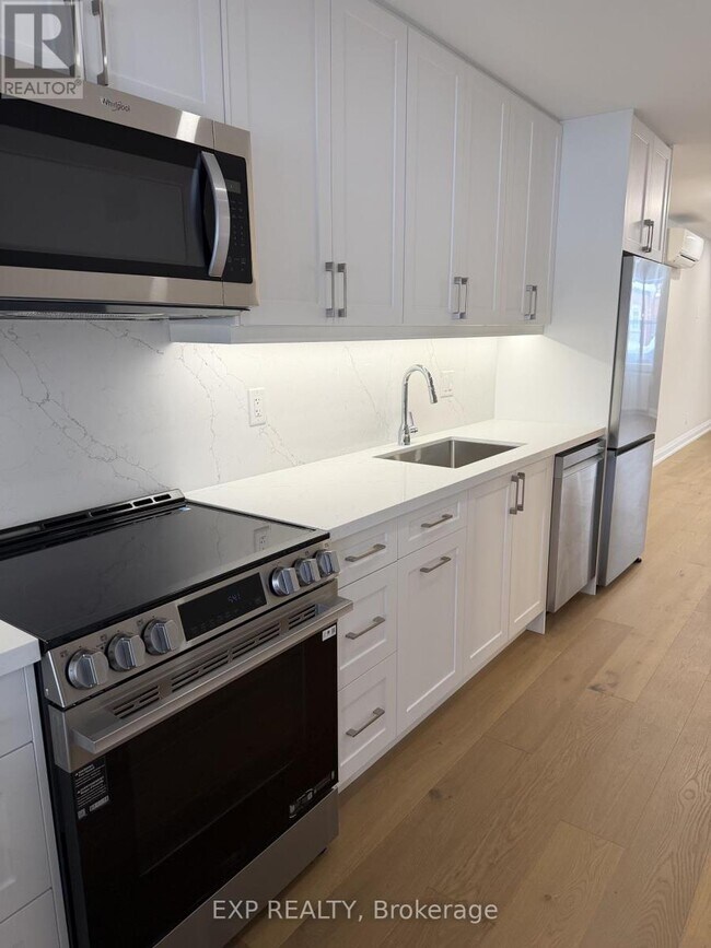 875 Millwood Rd in Toronto, ON - Building Photo - Building Photo